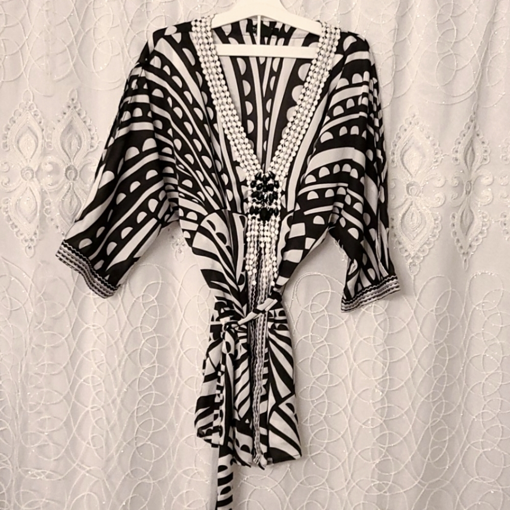 Whitehouse Black Market Blouse